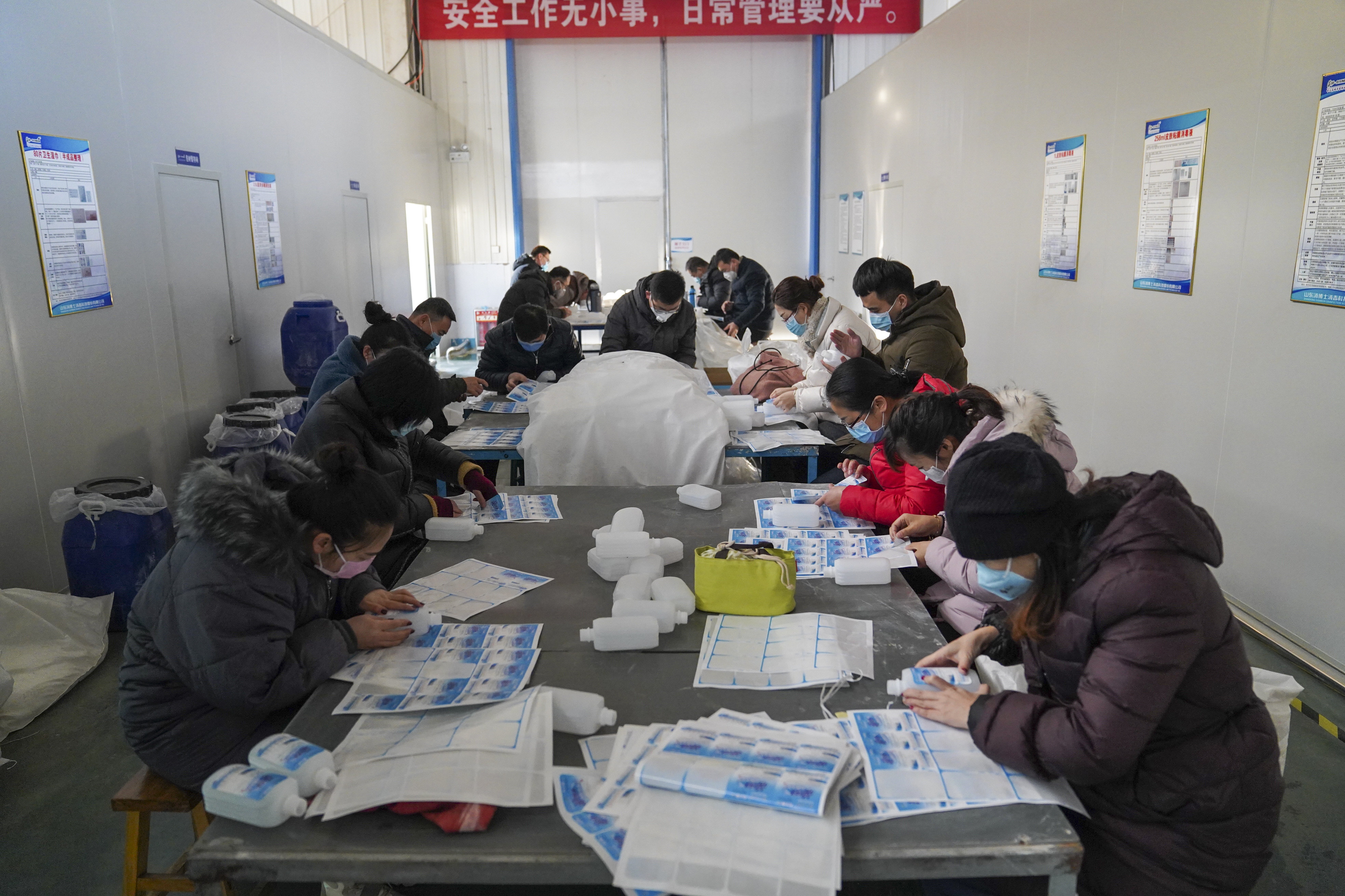 8、支援企業(yè)，集團(tuán)職工前往“消博士”義務(wù)幫工.jpg